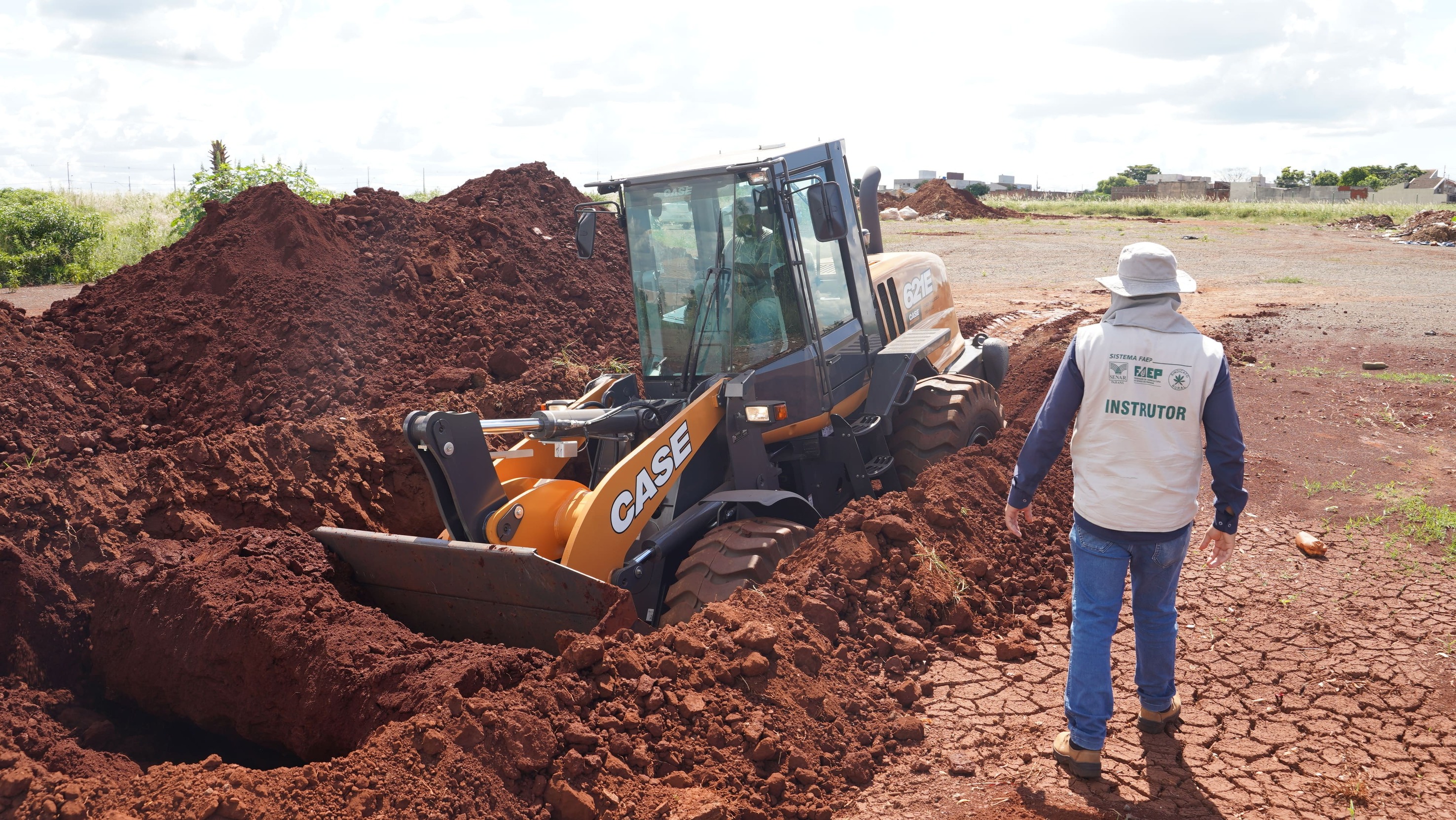Sarandi investe na capacitação de servidores com curso de Operador de Pá Carregadeira